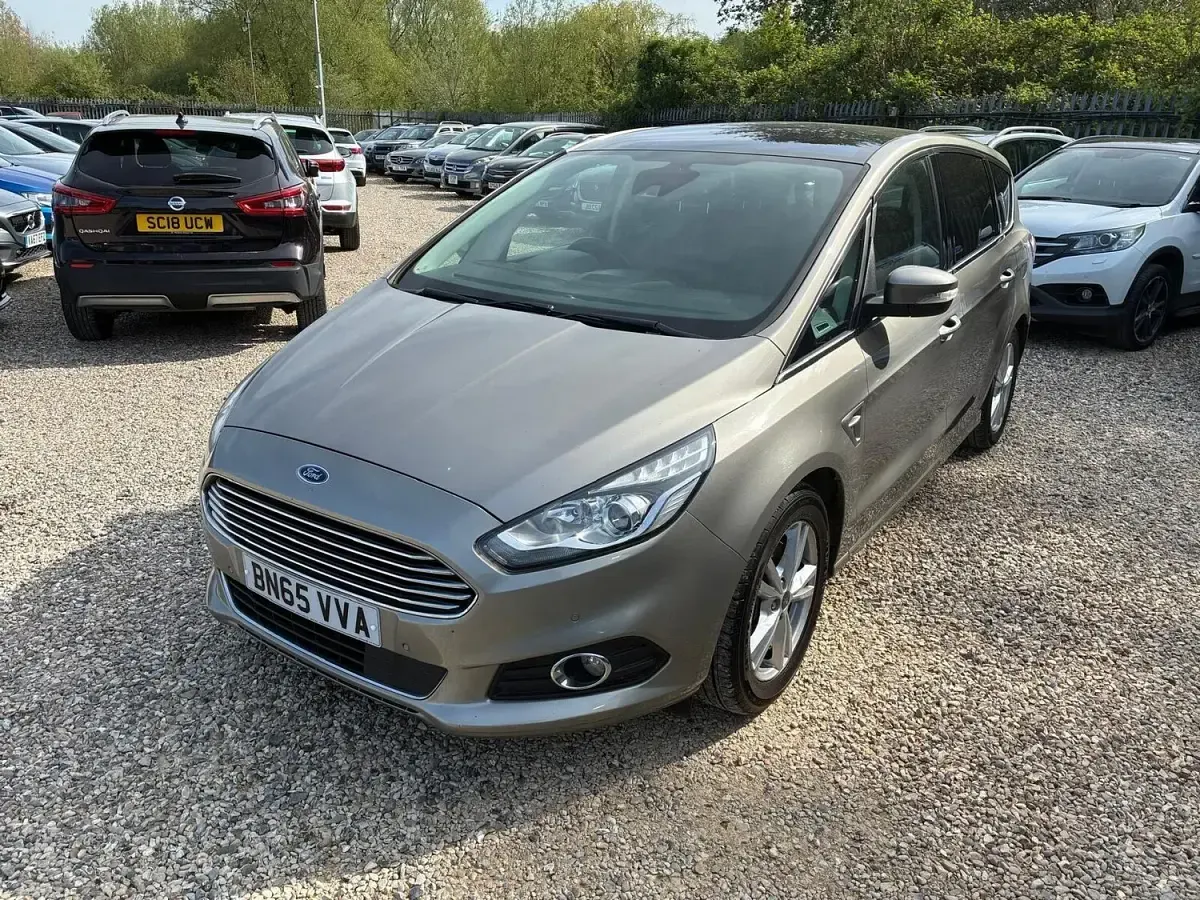 Used Ford S-MAX Titanium 180 HP (132 kW) 2015 Silver MPV