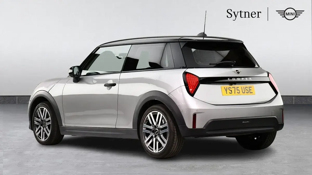 Used Mini Cooper Hatch 113 kW (154 HP) 2025 Silver Hatchback