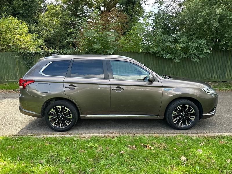 Used Mitsubishi Outlander P-HEV Plus 2015 Brown Estate
