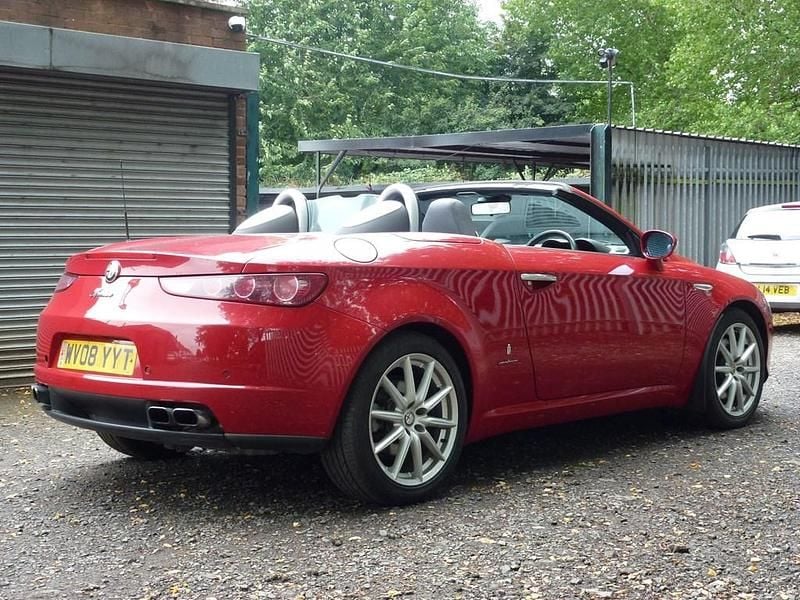 Begagnad Alfa Romeo Spider 2008 Röd Cab