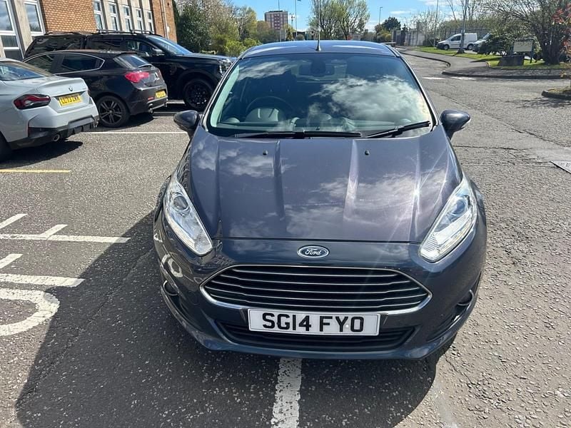 Begagnad Ford Fiesta Titanium 75 HK (55 kW) 2014 Grå Halvkombi