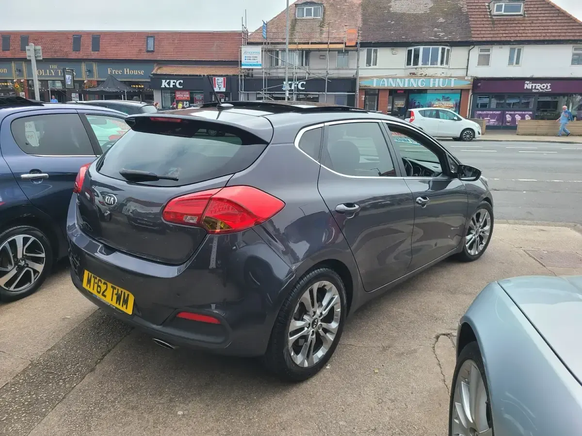Used Kia Ceed 133 HP (97 kW) 2012 Silver Hatchback