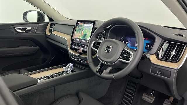 Used Volvo XC60 Plus 247 HP (181 kW) 2026 SUV
