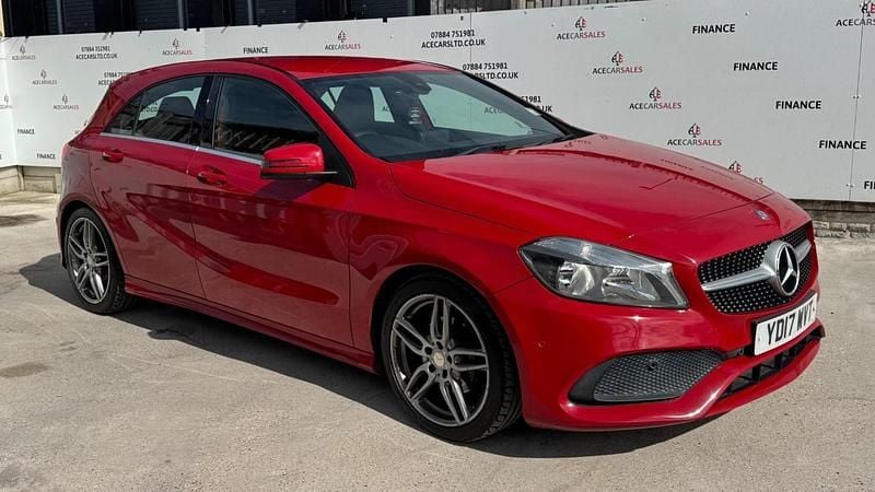 Begagnad Mercedes A160 Executive 102 HK (75 kW) 2017 Röd Halvkombi