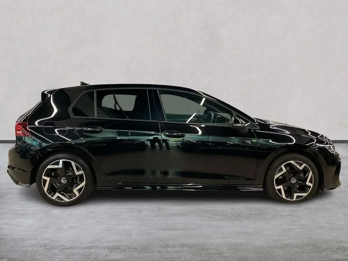 Used VW Golf VIII R-line 150 HP (110 kW) 2025 Black Hatchback