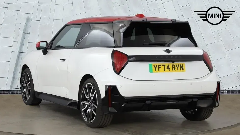 Used Mini Cooper Hatch 133 kW (181 HP) 2024 White Hatchback