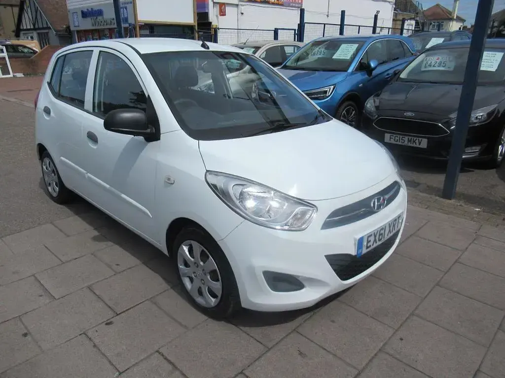 Used Hyundai i10 Classic 86 HP (63 kW) 2011 White Hatchback