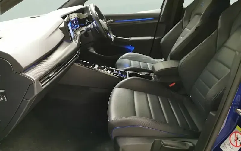 Second-hand VW Golf VIII R 333 CP (244 kW) 2023 Albastru Hatchback