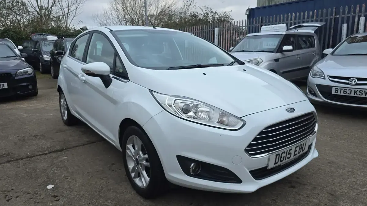 Used Ford Fiesta Zetec 82 HP (60 kW) 2015 White Hatchback