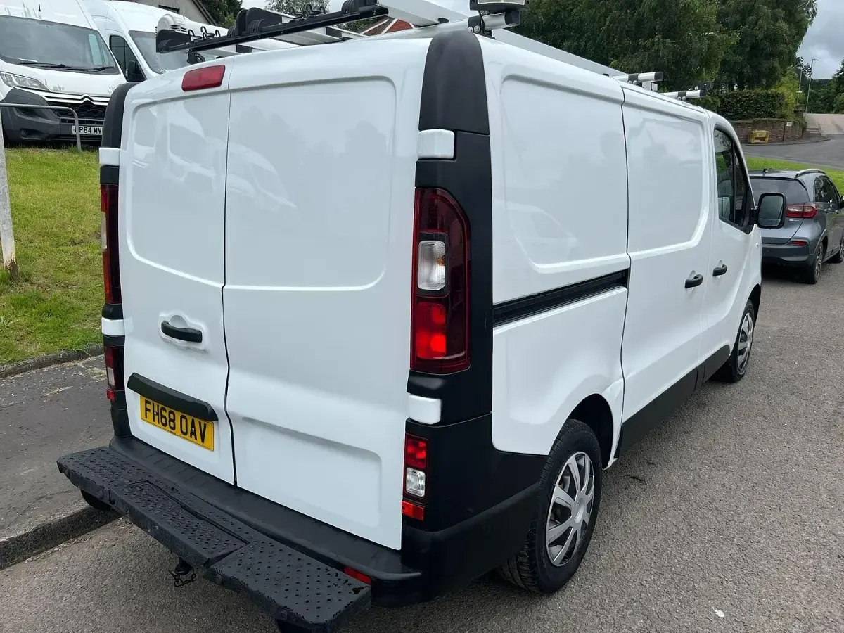 Used Vauxhall Vivaro 95 HP (69 kW) 2019 White MPV