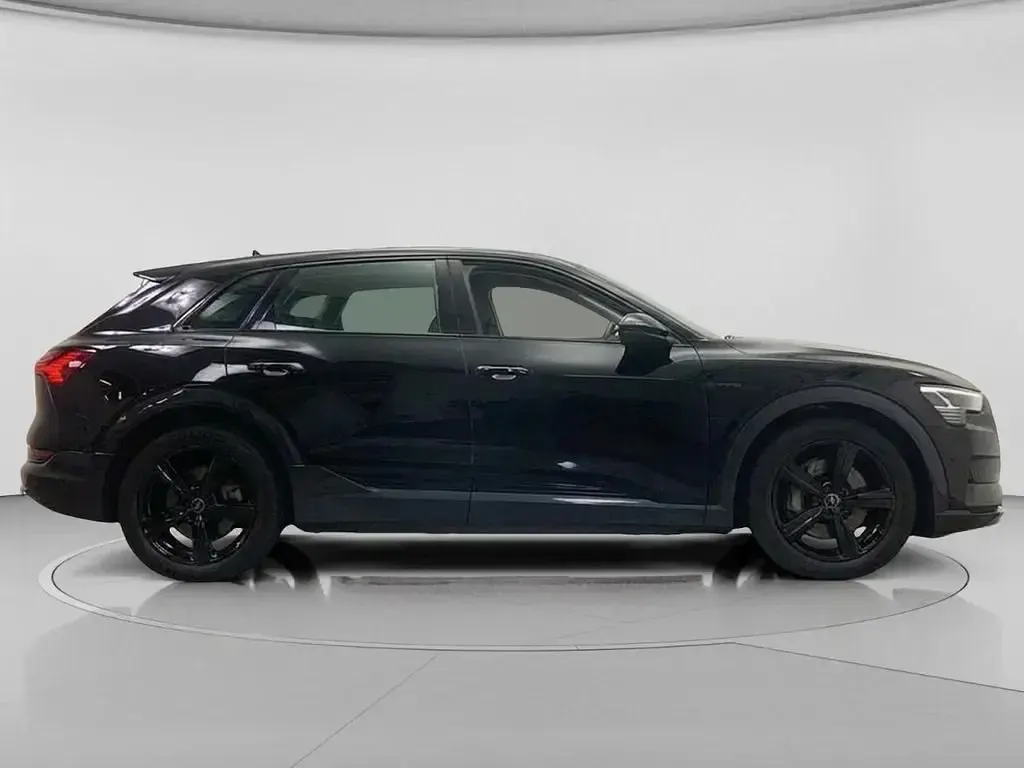 Usado Audi e-tron Advanced 230 kW (313 HP) 2022 Preto SUV