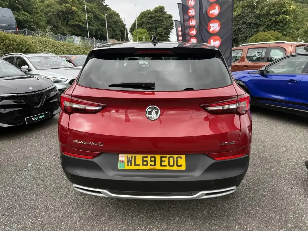 Used Vauxhall Grandland X SRi 128 HP (94 kW) 2020 Red SUV
