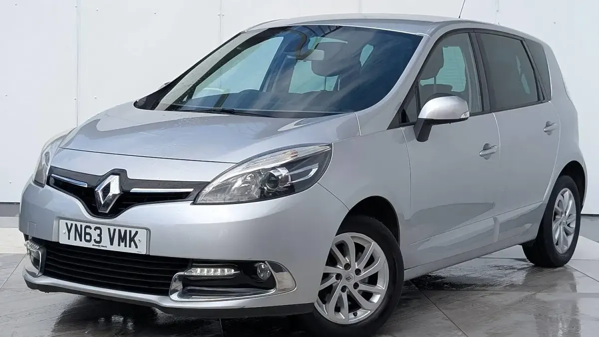 Used Renault Scénic III Dynamique 2013 Silver MPV