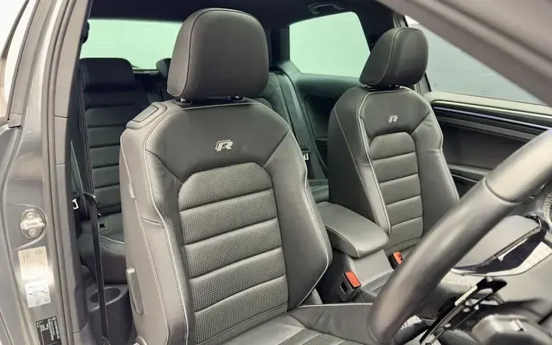 Begagnad VW Golf VII R 300 HK (220 kW) 2019 Grå Halvkombi