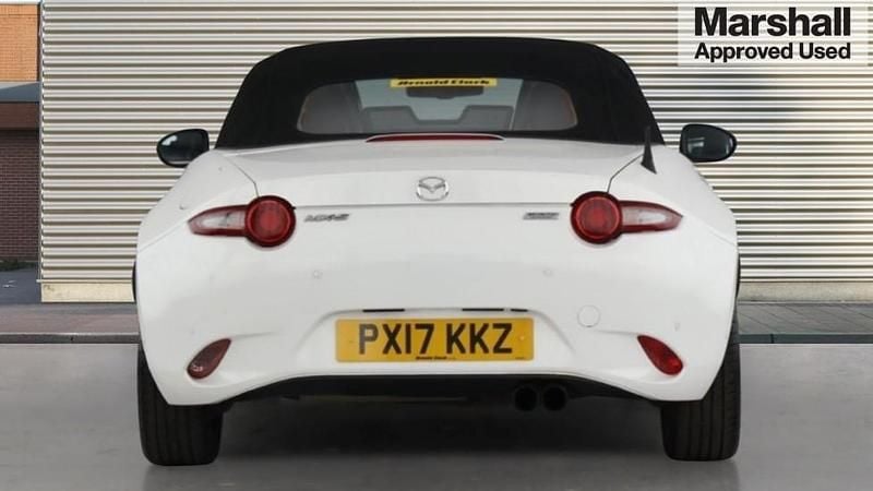Used Mazda MX5 Inclusive 160 HP (117 kW) 2017 White Cabriolet