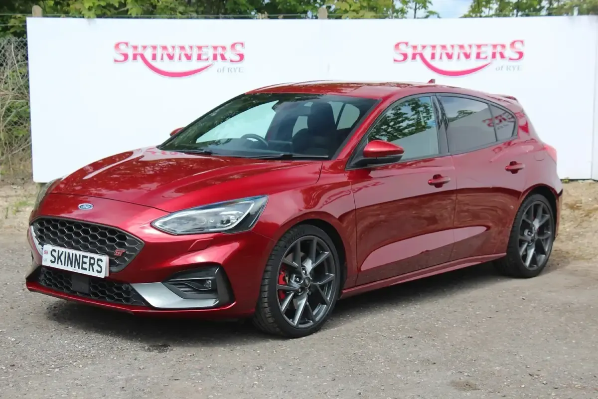 Used Ford Focus ST 280 HP (205 kW) 2019 Red Hatchback