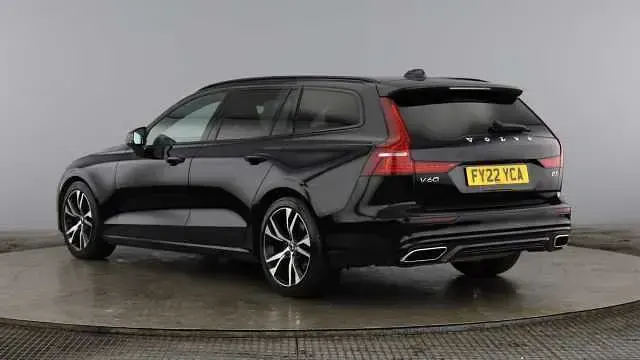 Used Volvo V60 R-Design 161 HP (118 kW) 2022 Estate
