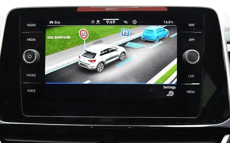 Used VW T-Roc R-line 150 HP (110 kW) 2025 SUV