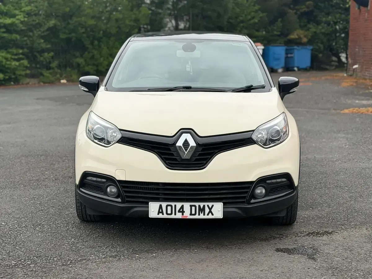Used Renault Captur Dynamique 90 HP (66 kW) 2014 Cream/black SUV
