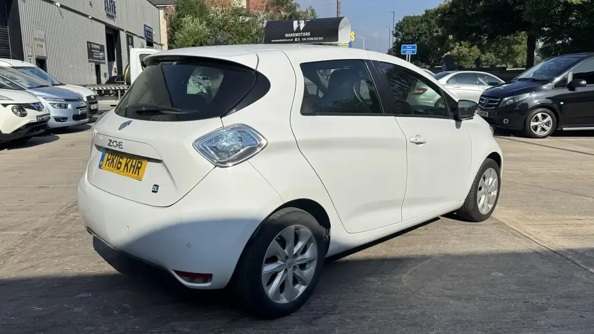 Used Renault Zoe Dynamique 2016 White Hatchback