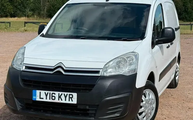 Used Citroën Berlingo 75 HP (55 kW) 2016 White MPV