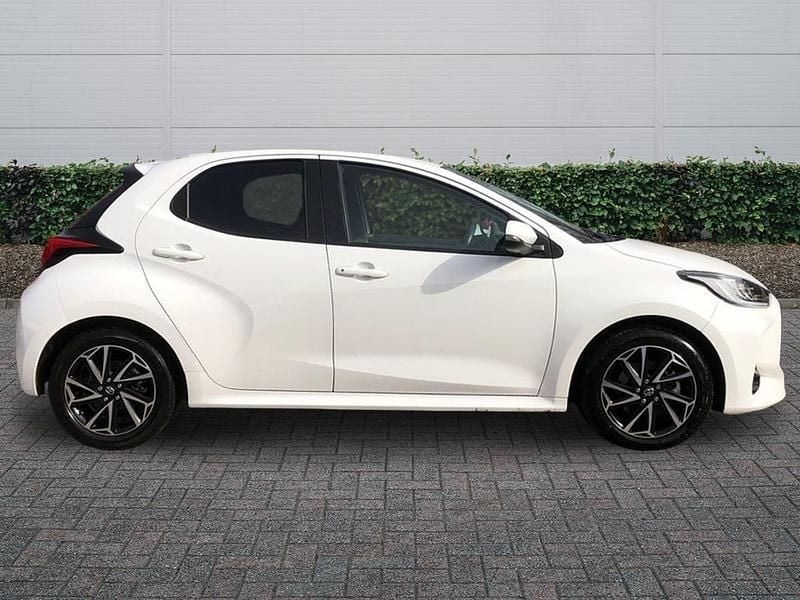 Used Toyota Yaris Hybrid Design 2022 White Hatchback