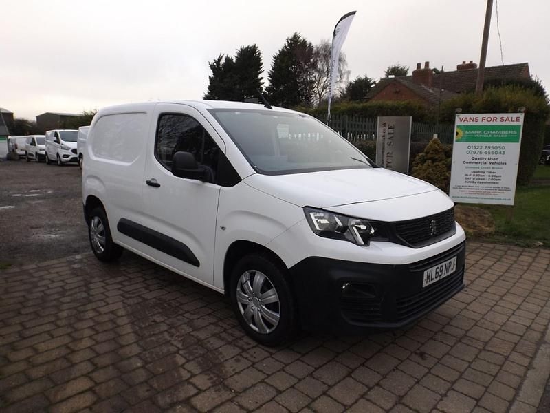 White Used 2019 Peugeot Partner MPV | £7,495 (Fair price) - Image 1/4