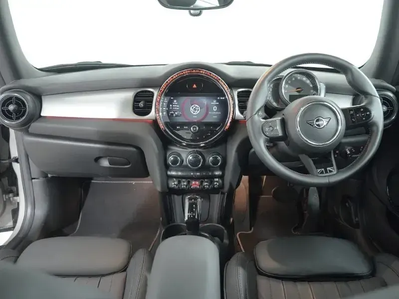 Usado Mini Cooper Exclusive 134 HP (98 kW) 2021 Cinzento Citadino