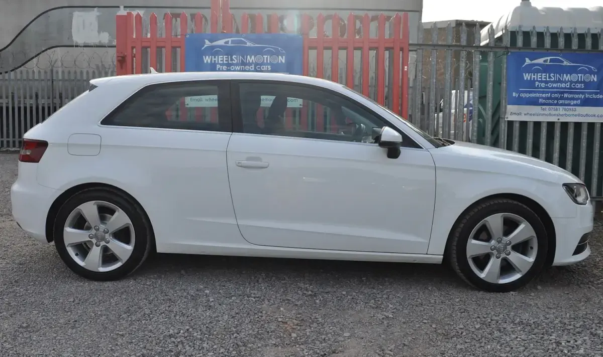 Used Audi A3 Sport 125 HP (91 kW) 2015 White Hatchback