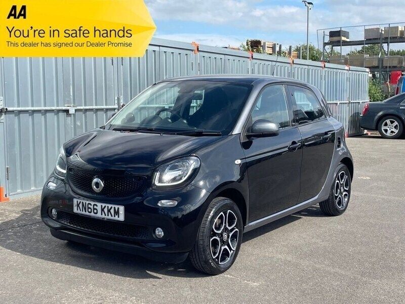 Black Used 2016 Smart ForFour Premium Hatchback | £5,495 (A bit pricey) - Image 1/2