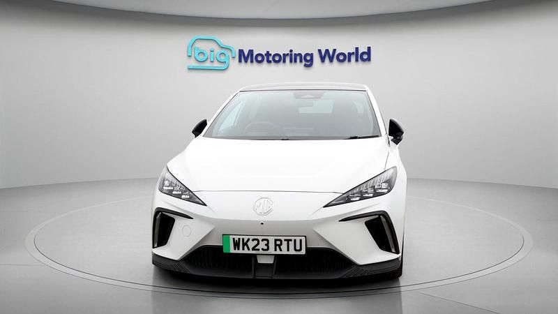Used MG MG4 EV Trophy 147 kW (201 HP) 2023 White Hatchback