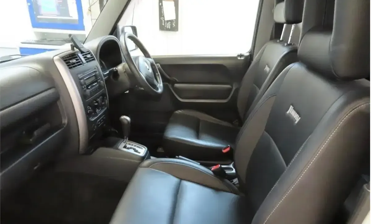 Used Suzuki Jimny SZ4 85 HP (62 kW) 2012 White SUV