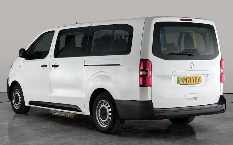 Used Vauxhall Vivaro 100 kW (136 HP) 2021 White MPV