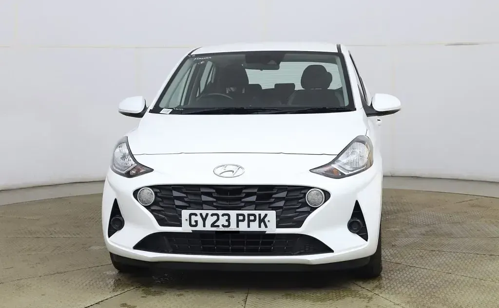 Used Hyundai i10 SE 67 HP (49 kW) 2022 White Hatchback