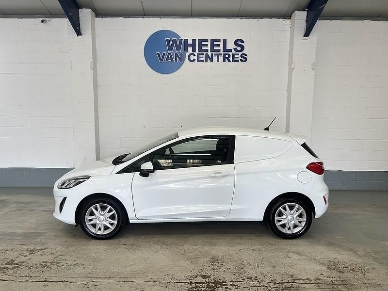 Used Ford Fiesta S 85 HP (62 kW) 2019 White Hatchback