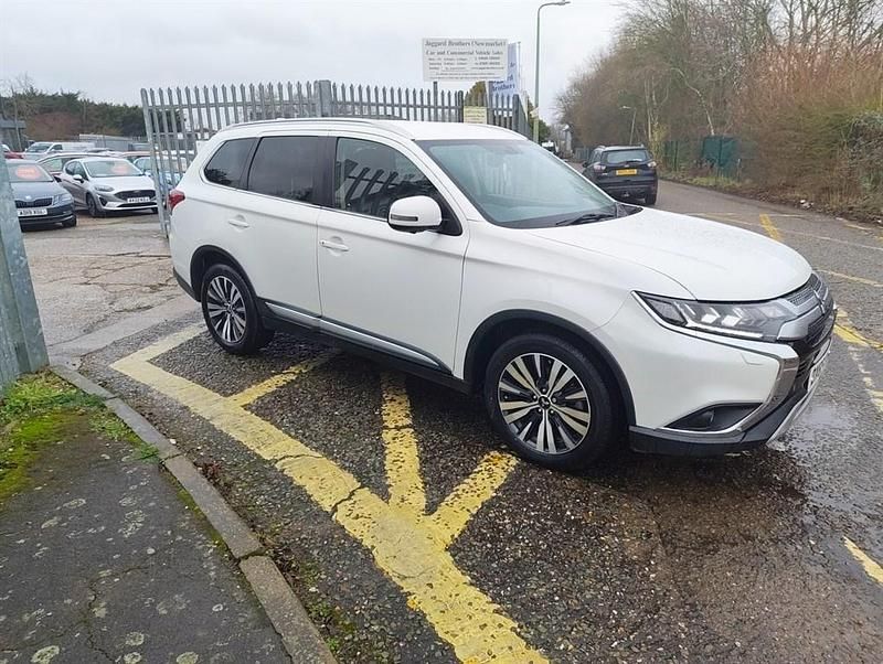 Używany Mitsubishi Outlander 150 KM (110 kW) 2019 Biały SUV