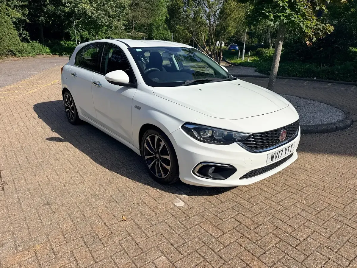 Używany Fiat Tipo Lounge 95 KM (69 kW) 2017 Biały Hatchback