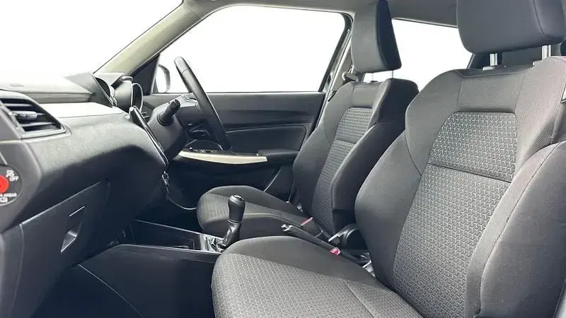 Usado Suzuki Swift SZ-L 83 CV (61 kW) 2023 Negro Utilitario