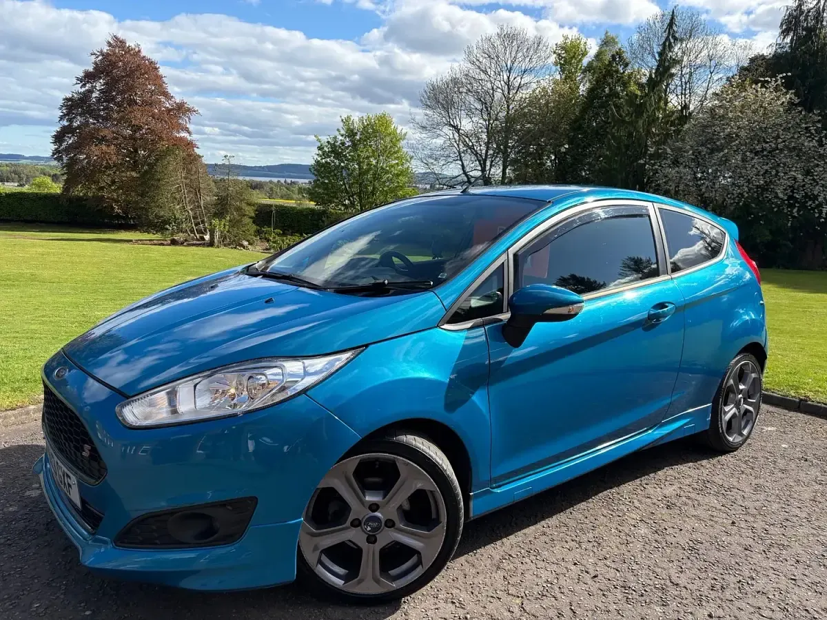 Used Ford Fiesta Zetec 125 HP (91 kW) 2013 Blue Hatchback