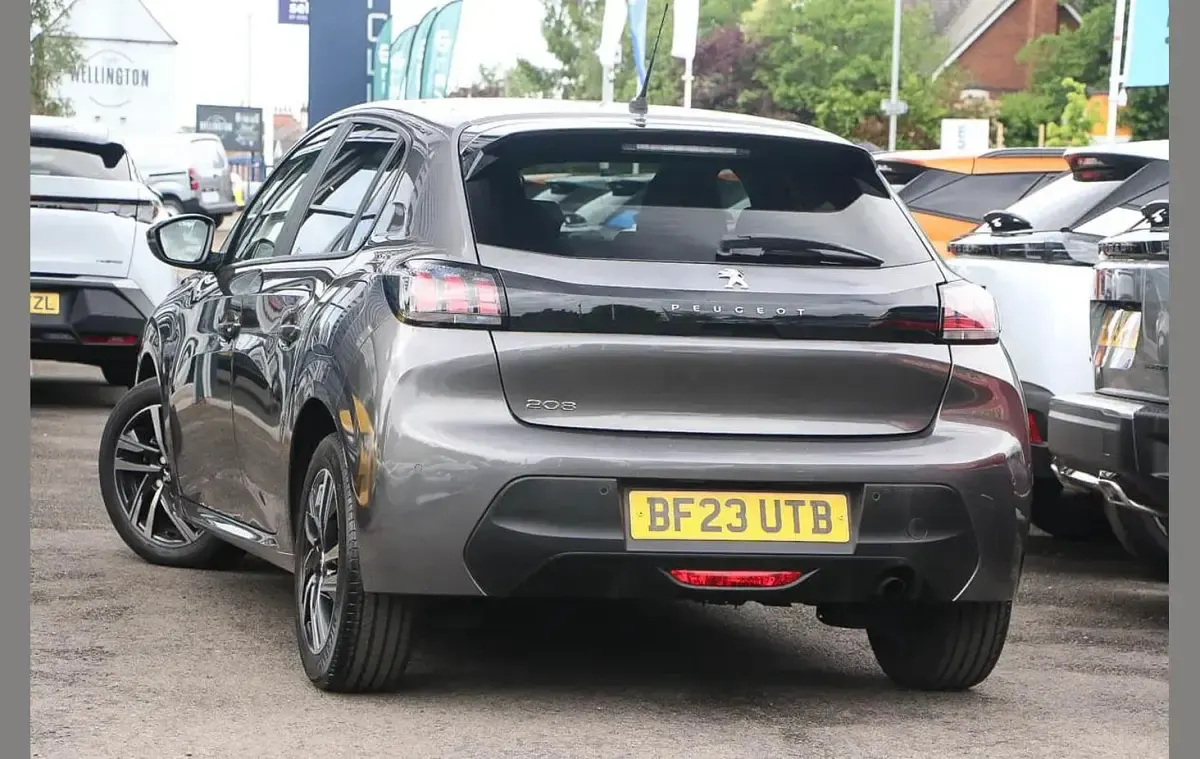 Gebraucht Peugeot 208 Active+ 74 PS (54 kW) 2023 Grau Kleinwagen