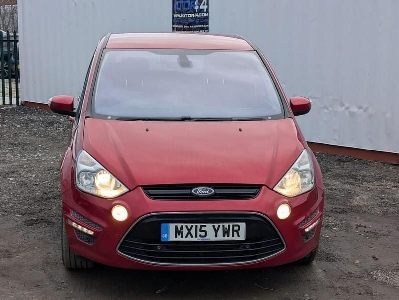 Used Ford S-MAX Titanium 140 HP (102 kW) 2015 Red MPV