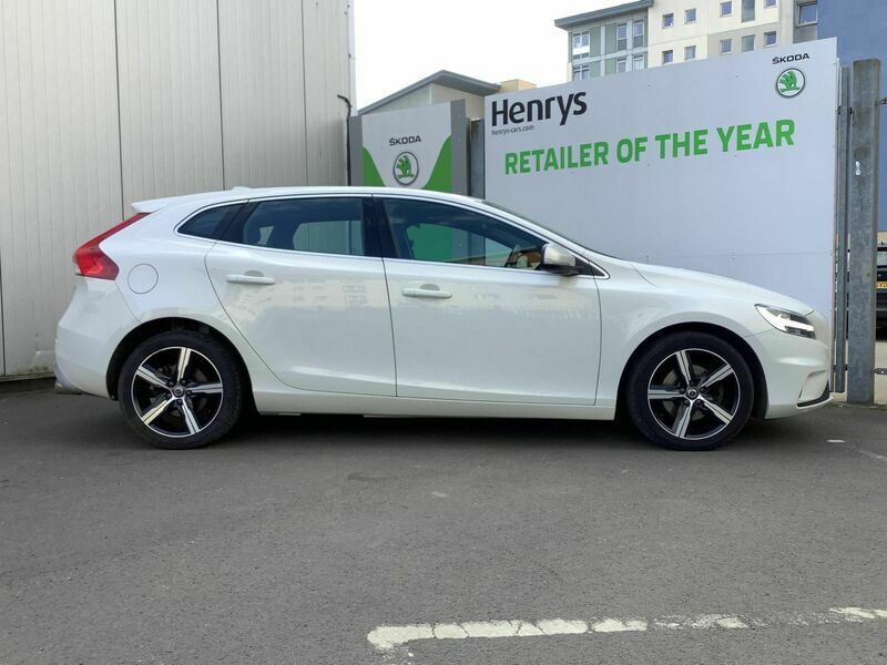Begagnad Volvo V40 R-Design 122 HK (89 kW) 2018 Vit Kombi