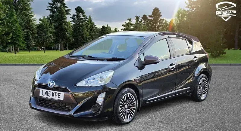 Used Toyota Yaris 100 HP (73 kW) 2015 Black Hatchback