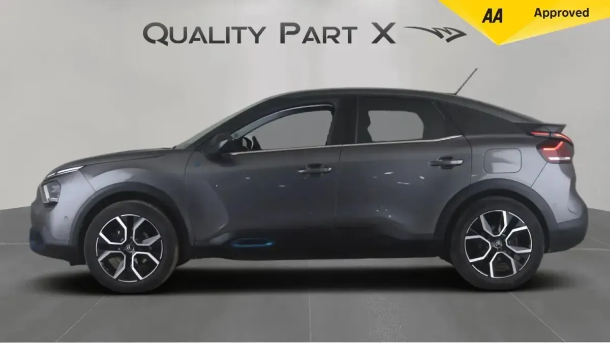 Begagnad Citroën e-C4 Shine 100 kW (136 HK) 2022 Grå Halvkombi