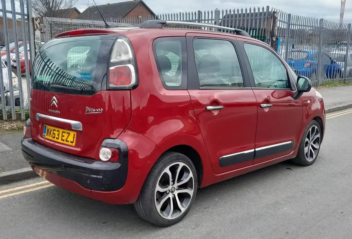 Used Citroën C3 Picasso SELECTION 2013 Red MPV
