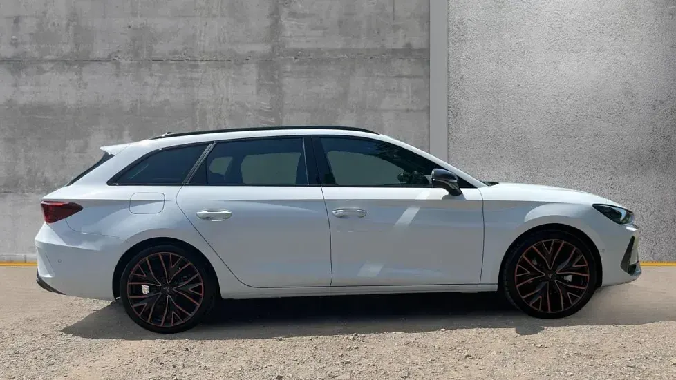 New Cupra Leon 150 HP (110 kW) 2026 Glacial white