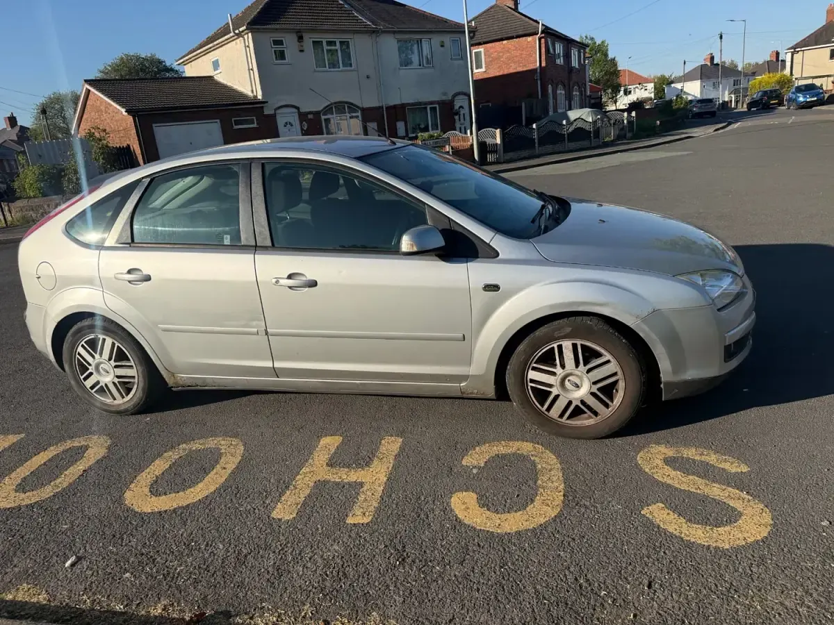 Gebraucht Ford Focus Ghia 115 PS (84 kW) 2007 Silber Kleinwagen