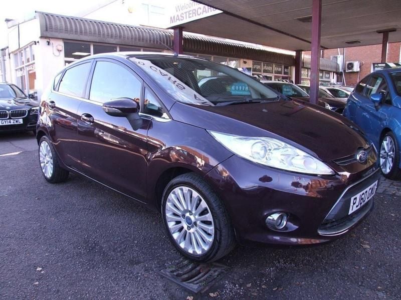 Red Used 2011 Ford Fiesta Titanium Hatchback | £2,995 (Fair price) - Image 1/4