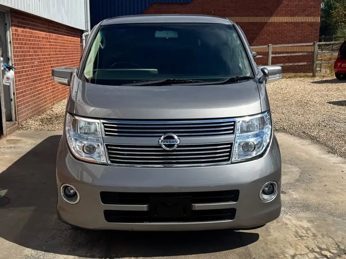 Used Nissan Elgrand 2009 Grey MPV