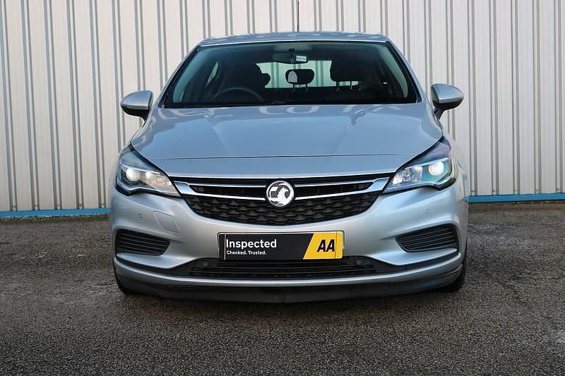Second-hand Vauxhall Astra Design Edition 2016 Argintiu Hatchback